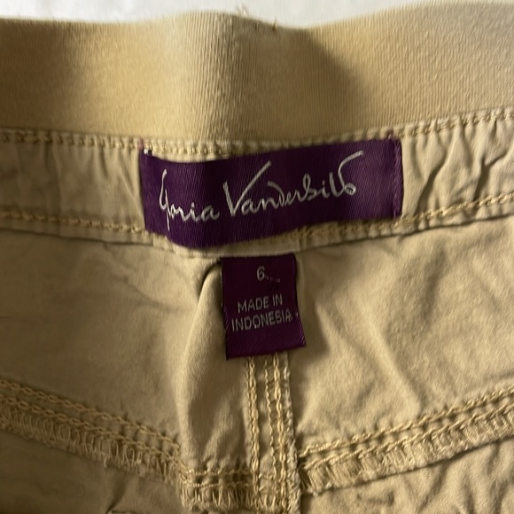 Women’s size 6 tan Gloria Vanderbilt Chino shorts - Picture 6 of 8